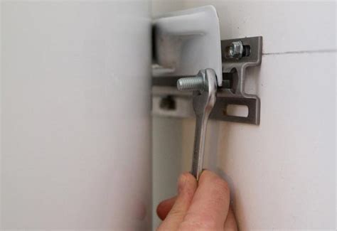 Как крепить к стене из гипсокартона тяжёлые предметы: выбор крепежа