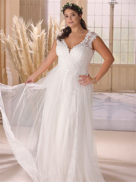 The best tips and tricks for curvy brides |Ladybird