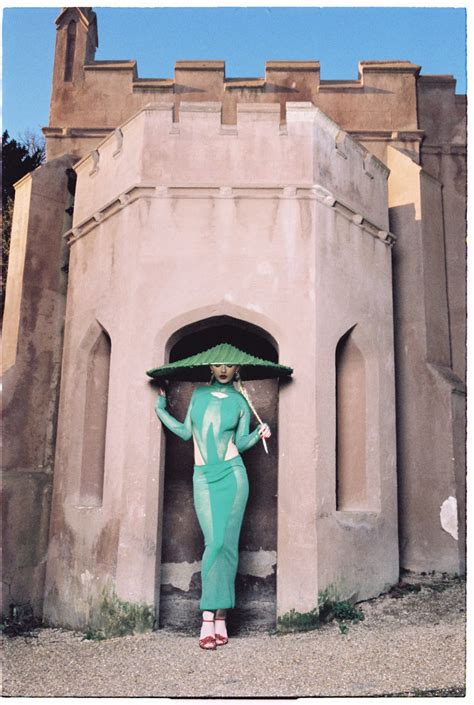 LOLA CLARK | Wonderland