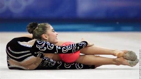 Алина Кабаева | Rhythmic gymnastics, Gymnastics stunts, Acrobatic ...