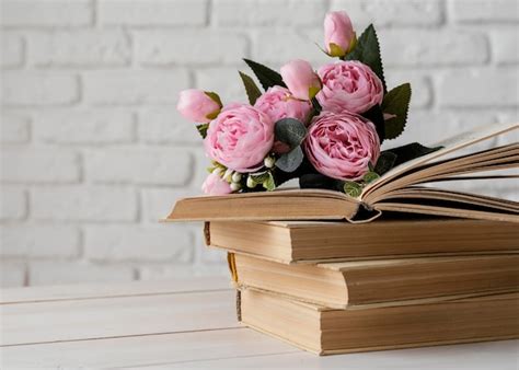 Книга цветы Изображения – скачать бесплатно на Freepik