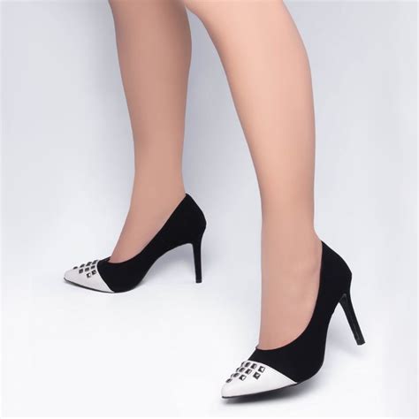 Scarpin Branco E Preto - Sapato Feminino Scarpin Preto e Branco | Torricella | Shopee Brasil