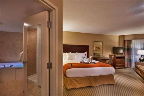 Lancaster pa hotels with jacuzzi in room