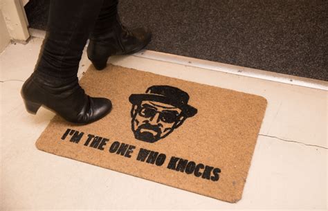 Keks unter der Fußmatte: Jetzt besser schnell die Polizei rufen