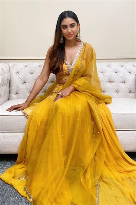 Actress Krystle D'souza In Yellow Lehenga Set – Chhavvi Aggarwal