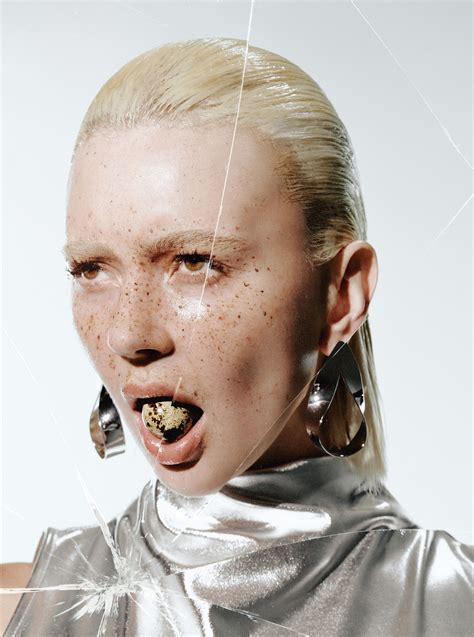 SHELBY – AGENCIA MODEL MANAGEMENT