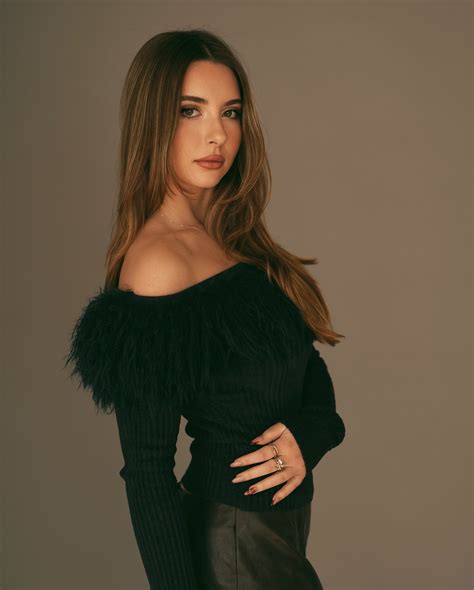 Anastasia Rine🪽 | Looks like the sweater weather is over in LA ☀️ 📷