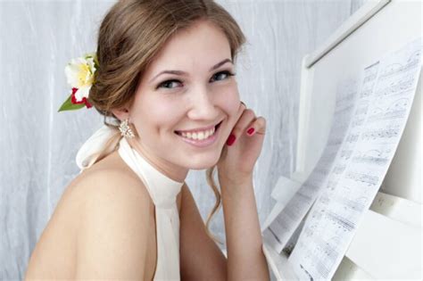 Ямочка на щеке: что это такое и почему они появляется