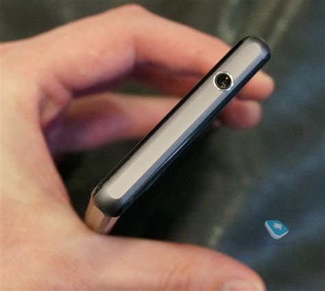 Mobile-review.com Sony Xperia Z1 Compact: Первый взгляд и один аксессуар