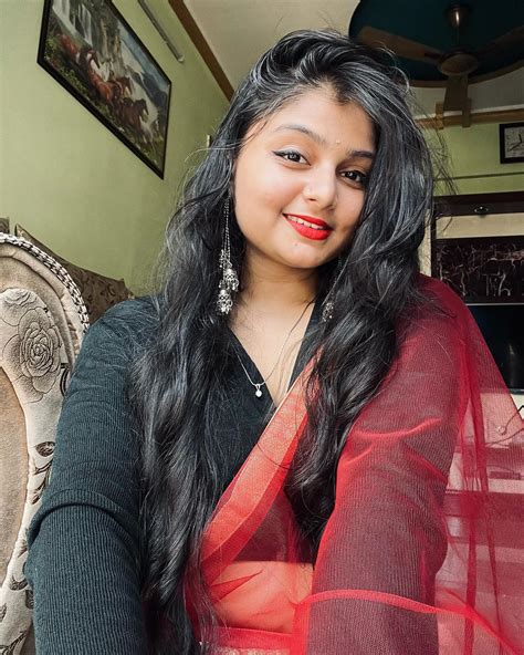 Sneha Karmakar | Content Creator | Your hosana ♥️🪞 | Instagram