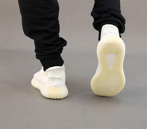Купить Женские кроссовки Adidas Yeezy Boost 350 V2 White Адидас Изи ...