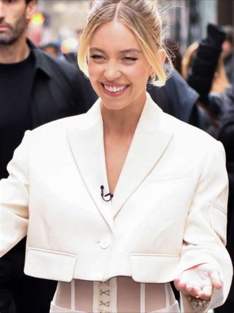 Sydney Sweeney The Drew Barrymore Show White Suit - Victoria Jacket