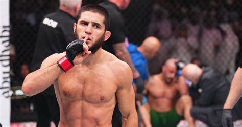 Islam Makhachev Retains Title, Stops Alexander Volkanovski With Brutal ...