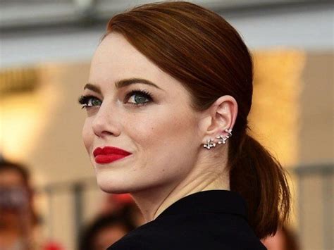 Emma Stone Dons The Red Hair Look For Her Next Movie Cruella | エマ・ストーン ...