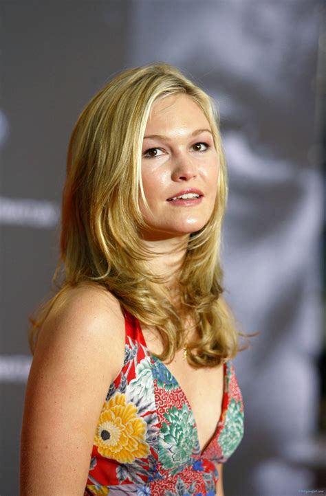 julia stiles wallpaper