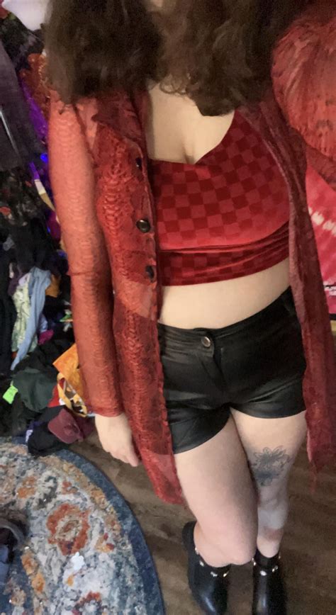 Since we’re posting tour fits ♥️🖤 : r/TaylorSwift