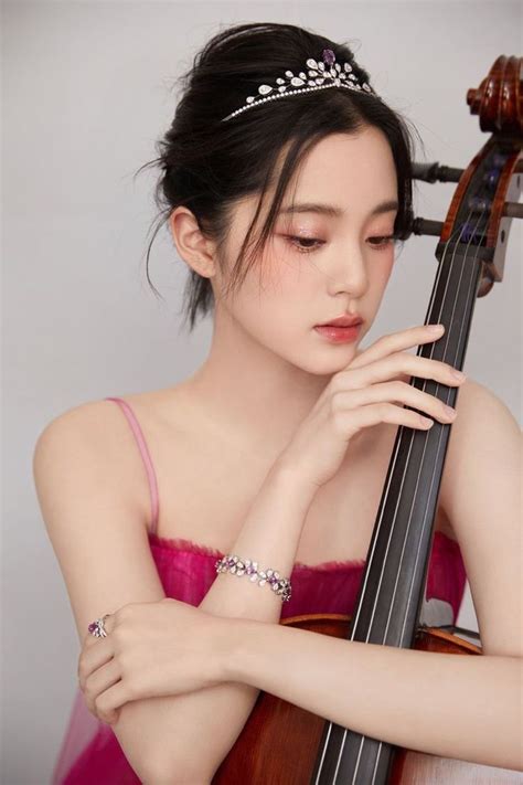 Pin by taeyu on 歐陽娜娜 - ÂU DƯƠNG NA NA | Chinese beauty, Violinist, Beauty