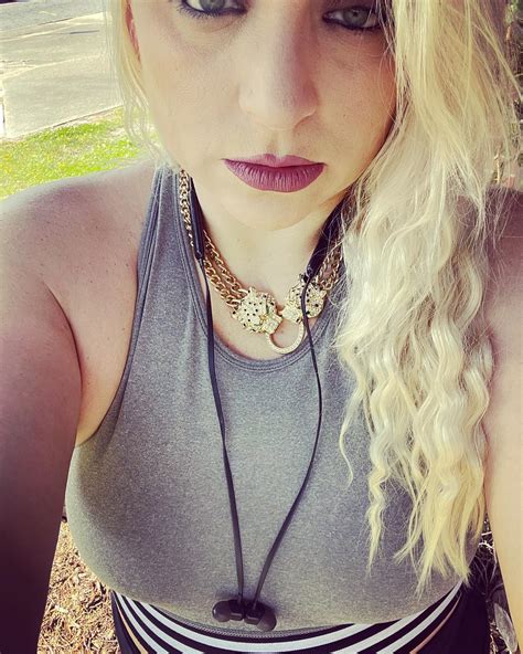 Kelly Lauren Balfour (@whitelivergyal757876) • Instagram photos and videos