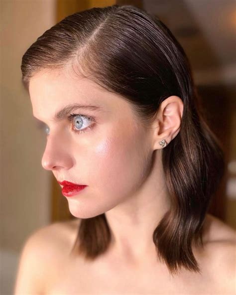 Top 10 Hottest Women Celebrities You Need To Follow RIGHT NOW Image 20