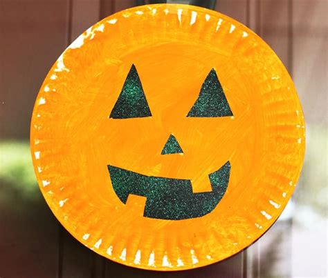 31 Easy Halloween Crafts for Preschoolers {2021 Edition}