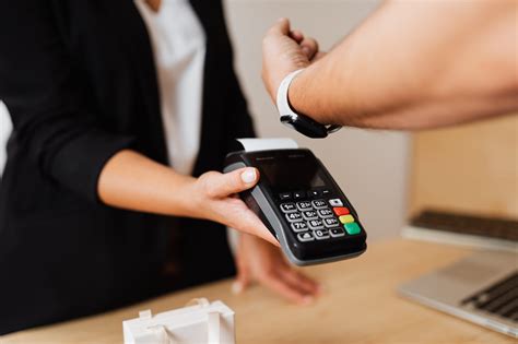 Карты "Мир" стали доступны в Apple Pay