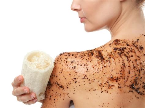 kulit tubuh tampak cerah  lembut   rekomendasi body scrub