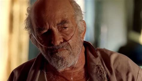 ator de breaking bad morre aos  anos