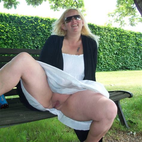 Pretty milfs spread their legs without panties - porn ddeva