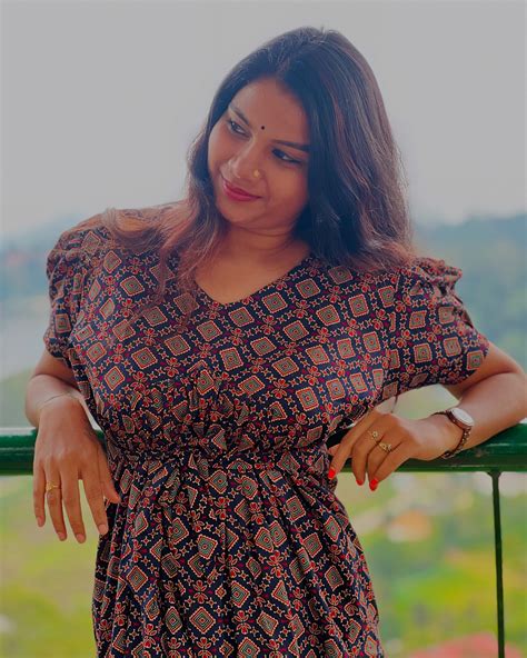 Vaiga Vaiga (@vaiga_love_sruthy) • Instagram photos and videos