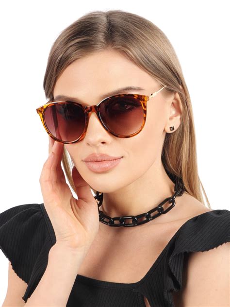 Купить Солнцезащитные очки Pretty Mania за 790р. с доставкой