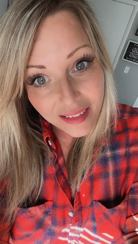 I love riding my young FWBs vibrating cock and spreading in the morning