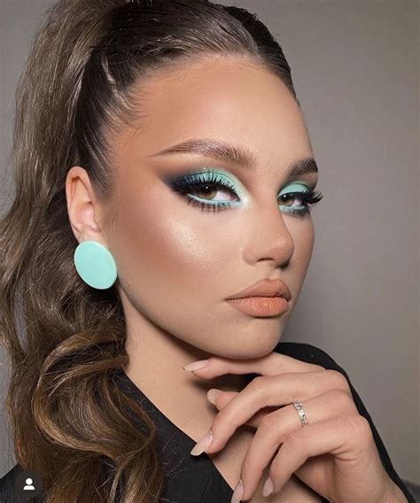 Pin by Suyapa 🍁 on Woman world | Eye makeup, Makeup routine, Simple makeup