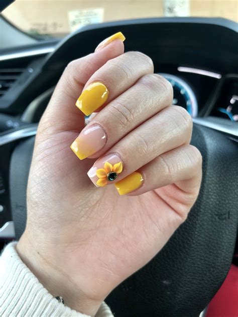 Cute Yellow Nails