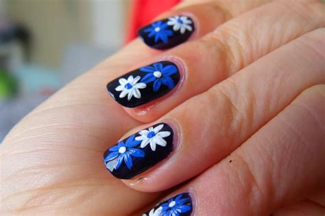 Nail Art Flowers|http://refreshrose.blogspot.com/