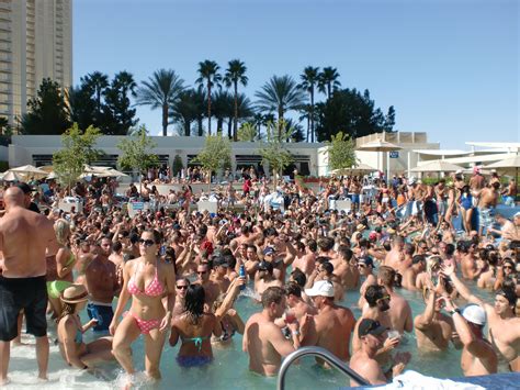 Big pool party at Wet Republic | Vegas pool party, Las vegas pool, Las
