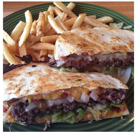 Quesadilla Burger from Apple Bee's. Yummy! | Applebees recipes, Yummy foodies, Cooking recipes