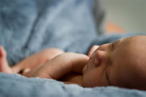 Signs and symptoms of hypothermia in newborns | Summer Health