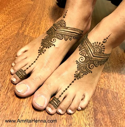 top-10-easy-feet-henna-designs-10-best-simple-and-quick-feet-mehndi ...