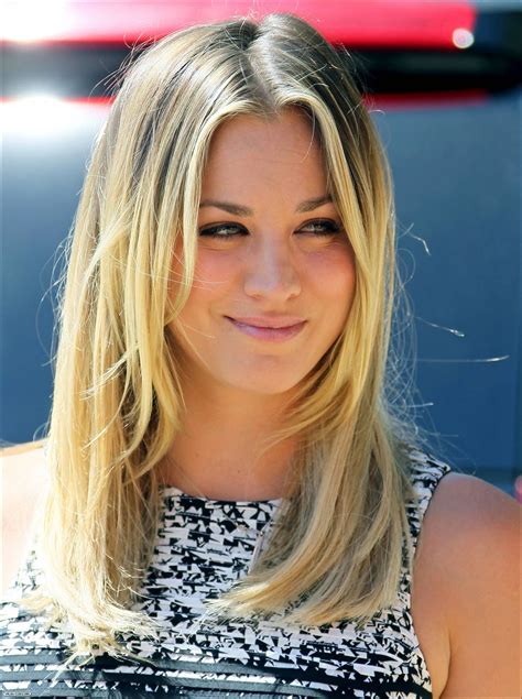 Kaley Cuoco Hot