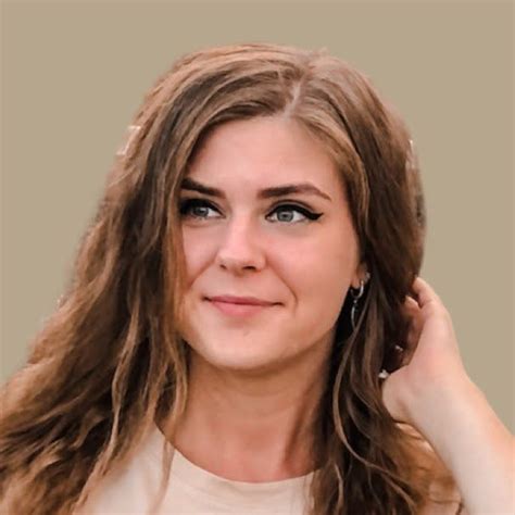 Алена, как вести сторис? (@alena_kornouhova) • Threads, Say more