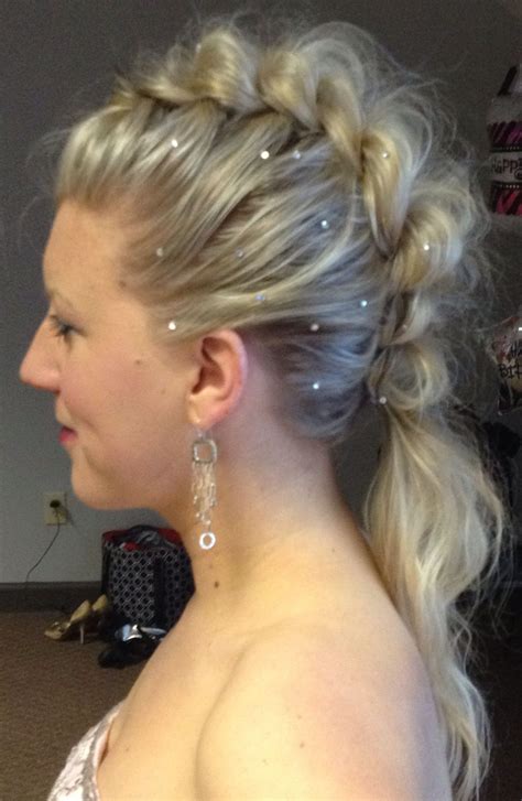 Fashion bloggers love these mohawk braid styles for festivals 17