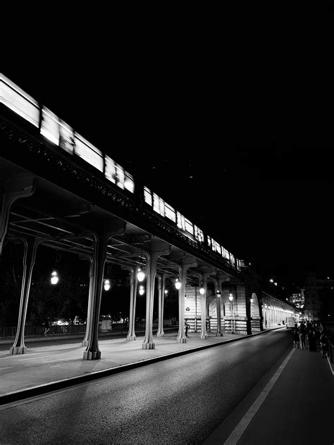 800 000+ Femme+nue+avec+de+gros+sein+et+de+grsse+fesse banque d’images