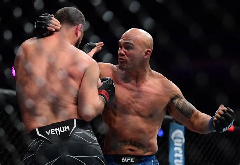 Robbie Lawler def. Nick Diaz at UFC 266: Best photos