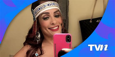 Alma Cero regresa a los bikinis y posa de espaldas para mostrar su cuerpo