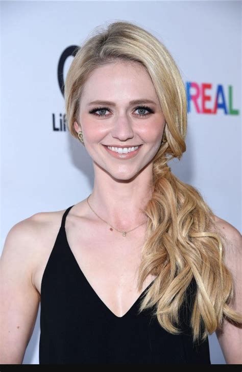 Johanna Braddy : r/CelebsWithPetiteTits