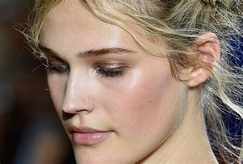 tips  mastering  glossy skin  beautycrew