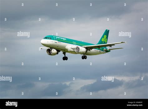 Plane wheels hi-res stock photography and images - Alamy