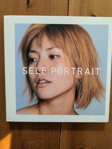 hitomi 写真集 SELF PORTRAIT :【中古品】【初版】
