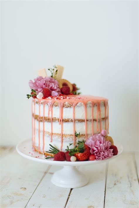 Beautifully Decorated DIY Naked Cake for Valentine's Day
