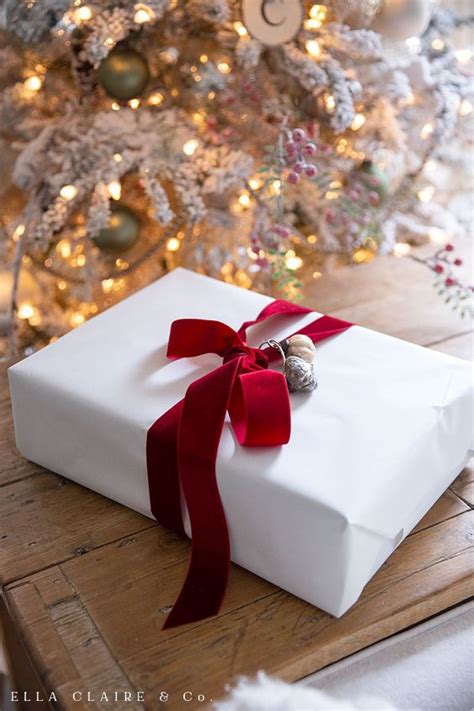 Elegant Christmas Gift Wrapping